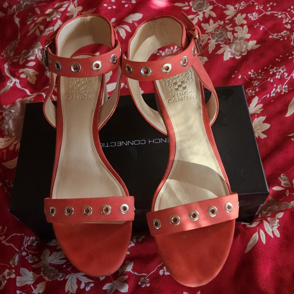 Sexy, ankle wrap open toe b'ful coral colour Vince Camuto grommet studded Sz 9